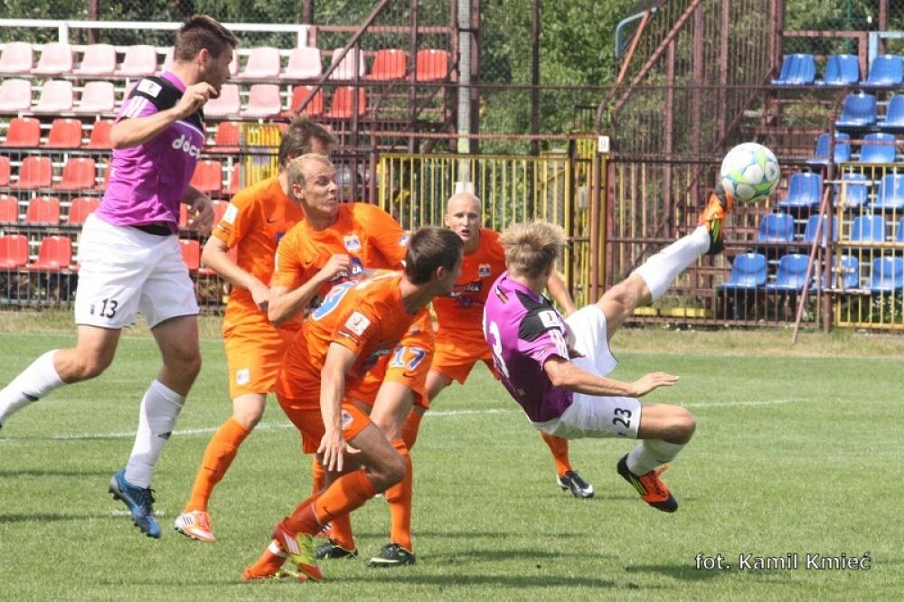Remis na stadionie lidera