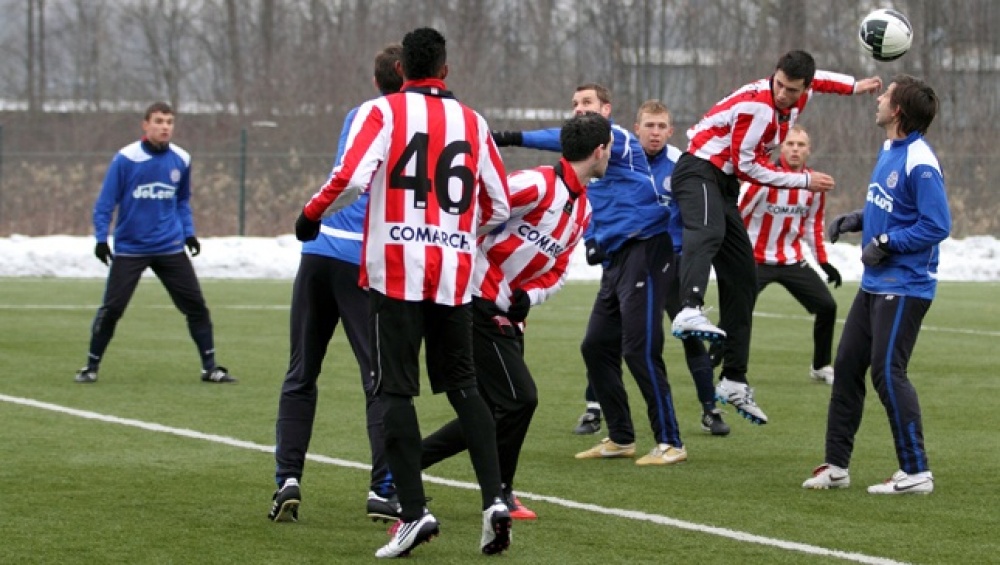 Remis w pierwszym sparingu
